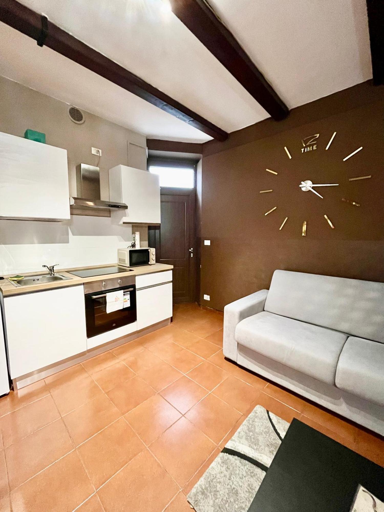 Appartamento Homemade A Due Passi Da Centro Biella Bagian luar foto