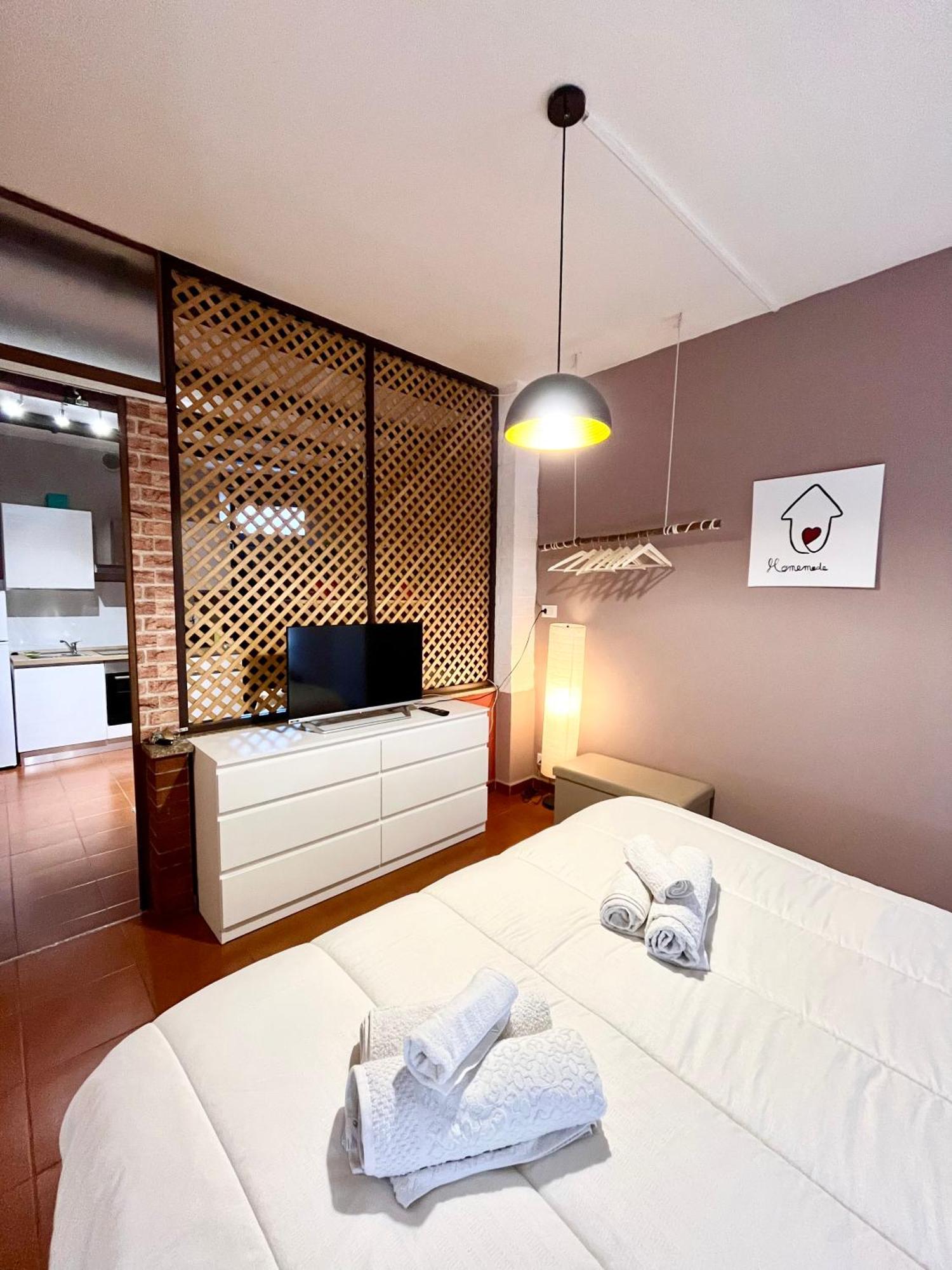 Appartamento Homemade A Due Passi Da Centro Biella Bagian luar foto